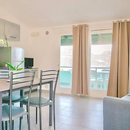 Ξενοδοχείο με διαμερίσματα In With Swimming Pool In 3*